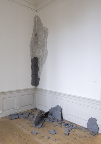 Valokuva: Take Care -näyttelystä Sophienholm Kunsthall, Lyngby Tanska.